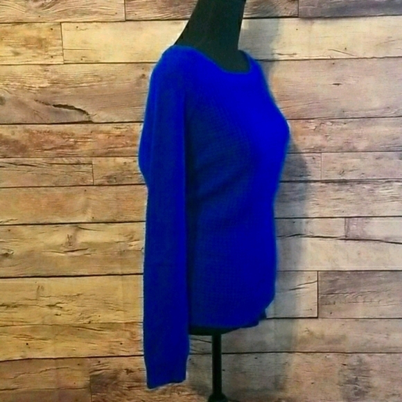 NEW! SO Sweater - Picture 4 of 7